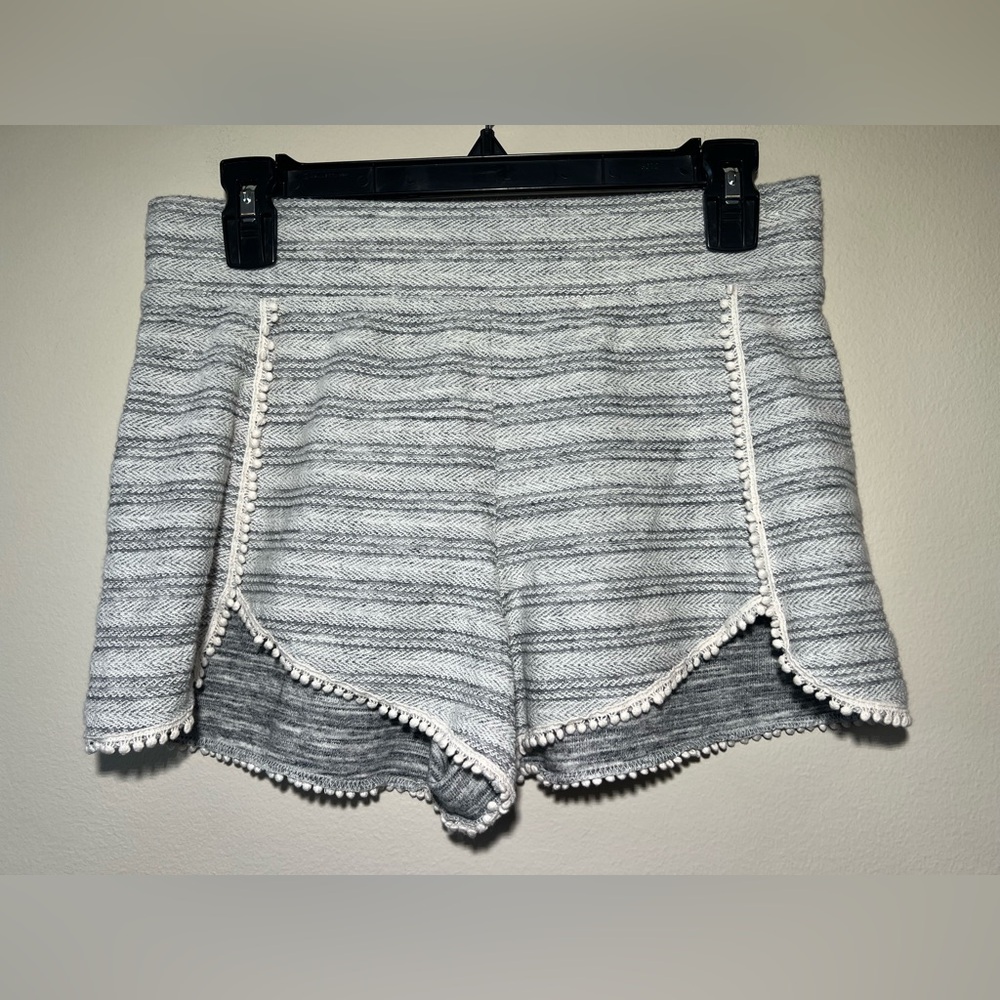 Melrose & Market Gray‎ and White Shorts Women S Scalloped Hem Shorter Length
